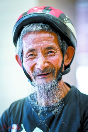 66岁的刘宪奎是个乐观潇洒的老人。
