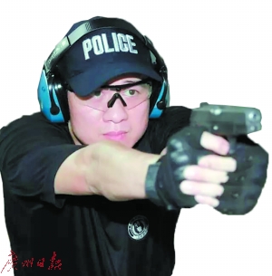 特警李鹏