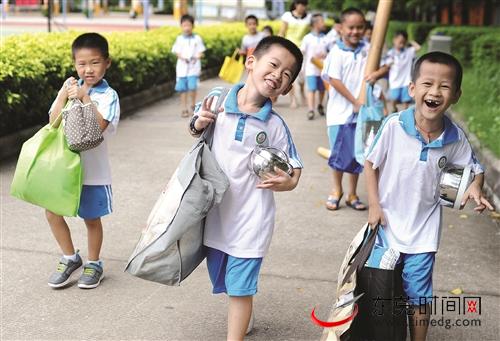 争取至2019年，争取50%随迁子女入读公校或享受学位补贴 本报资料图 郑志波 摄