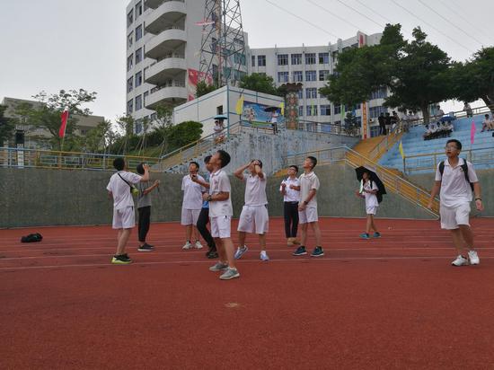 湛江一中培才学校第二届简易航模比赛举行_湛