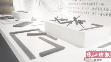 ■方缘红木展览馆展出红木家具制作中需要的各种工具。