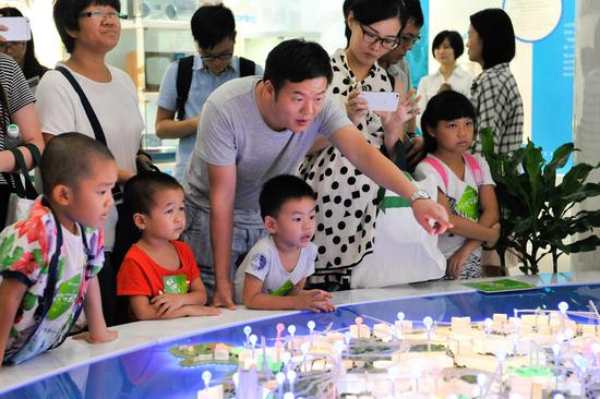 市民参观最受小朋友欢迎的深圳电力生活馆 (南方电网 图)