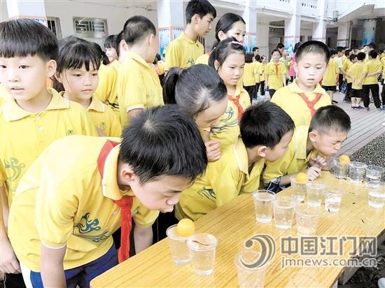 江南小学游园活动。