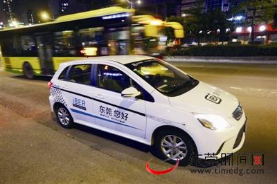 行驶在东莞街头的共享汽车 东莞时报资料图 记者 陈栋 摄