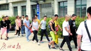 警方抓捕嫌犯。广州日报全媒体记者邵权达 摄