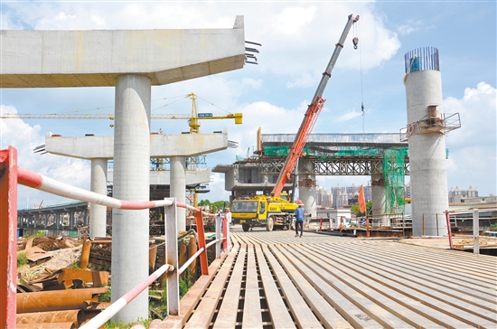 开平环城快速干线西线三埠大桥进入主桥箱梁悬浇施工阶段。