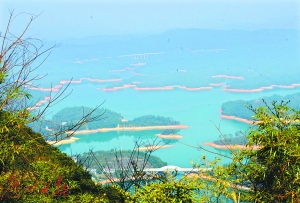 广州从化流溪河国家森林公园，三桠塘景区上远眺流溪河水库。