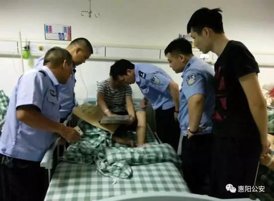 看望受伤民警