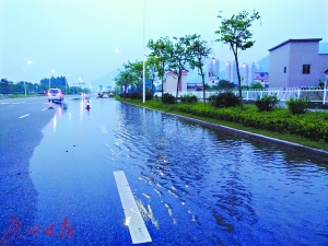 事故路段积水严重