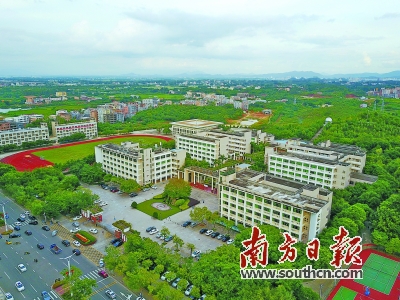 今年高考惠州一中两人进入广东省文科前十名_