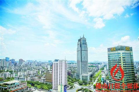 昨日,佛山天气晴朗,禅城区祖庙一带上空现蓝天白云。 /佛山日报记者王伟楠摄