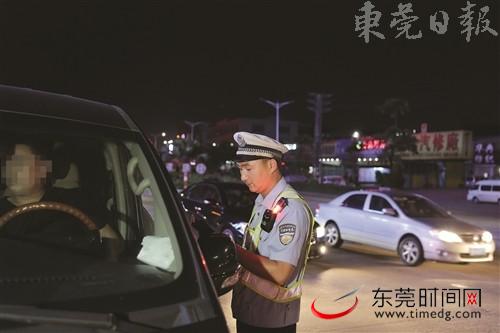 大朗开展治安大检查统一行动,全面查缉各类违法犯罪 通讯员 叶惠涛 摄