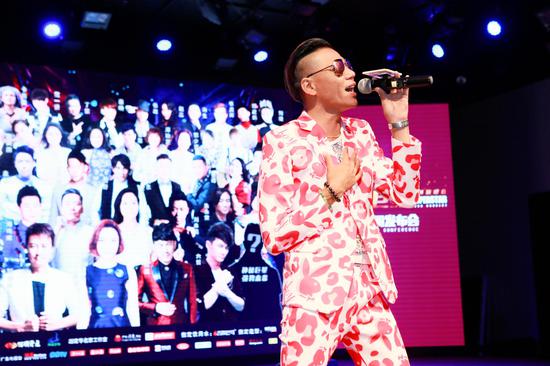 梁剑东演唱《夜色》