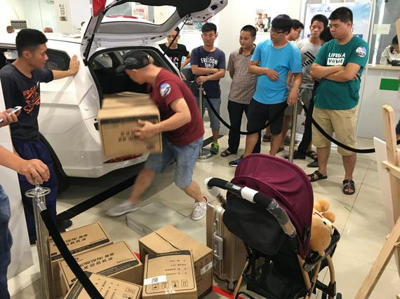 装车比赛,除了眼疾手快,过往经验也是很重要