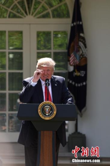 特朗普在社交网站上写道：“共和党人现在应该废除失败的奥巴马医改，并从零开始研究新的医疗法案。民主党人也将附议！”