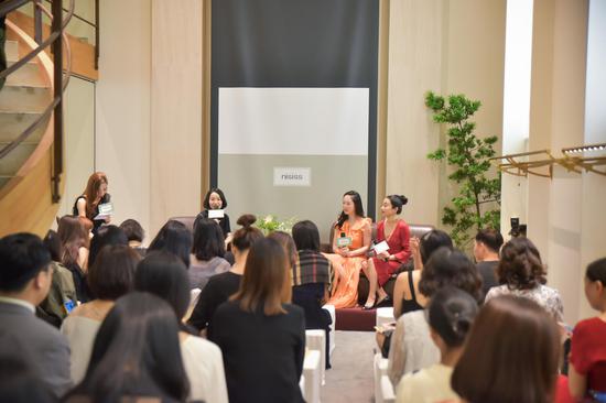 何佩嵘Sara、黎晟Rebecca沙龙现场与沈淑婉Susan畅谈