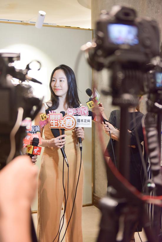 何佩嵘Sara接受媒体群访