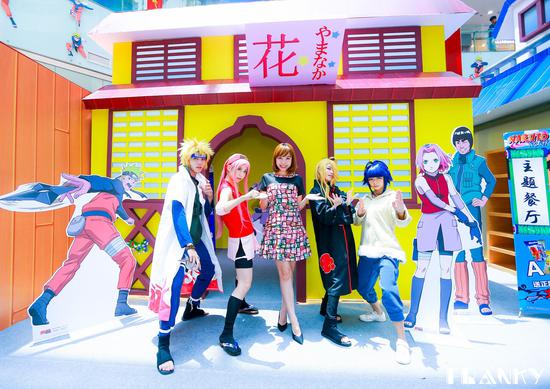 本土艺人何思谕和DJ王馨甜、金牌司仪SHOW MAN 玩转火影村!