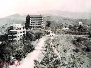 1941年广州正值日军占领时期,镇海楼四周空寂无人。(翻拍图片)