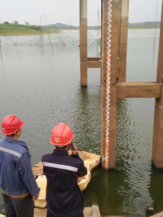 湛江雷州供电局开展山塘水库供电设备巡查_湛