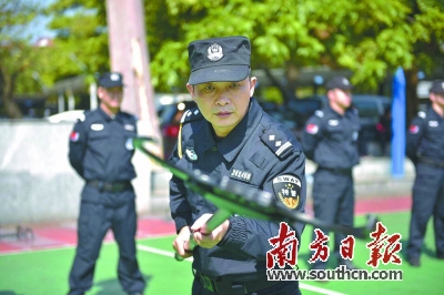 清新军警赵飞翔:军人品质成就最美警察