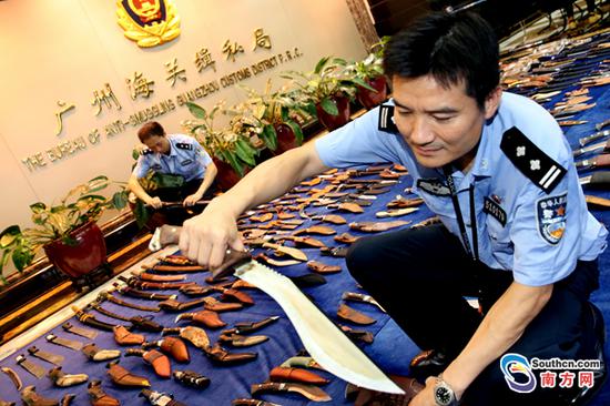 广州海关集中销毁839件走私管制刀具_阳江频