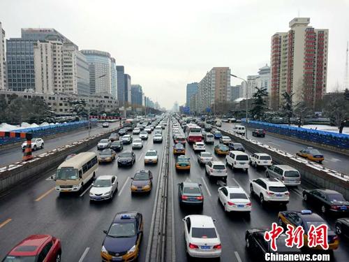 图为北京街头的车辆。中新网记者 李金磊 摄