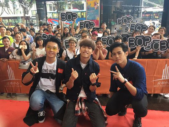 现场不少粉丝到场