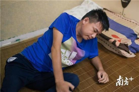 26岁渐冻症青年在惠州成志愿者 曾被断定活不