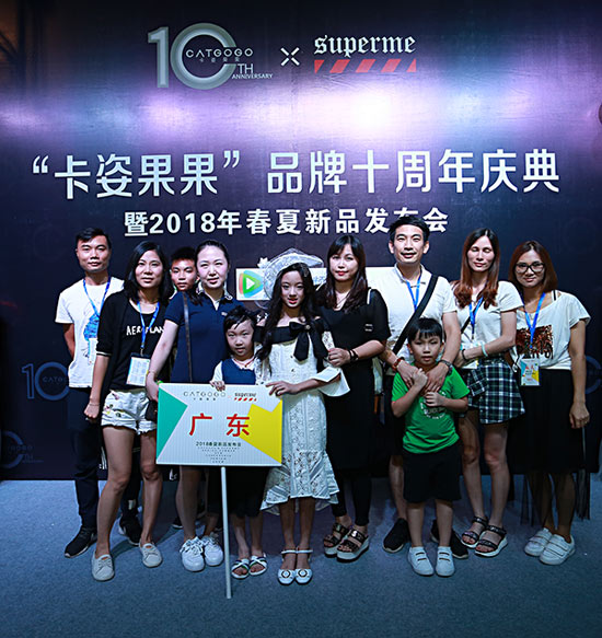 甜辣椒与嘉宾合影