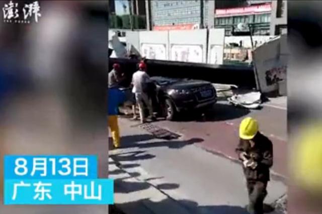 现场：行驶轿车遭重型吊车砸中 车内6人4死_新浪广东_新浪网