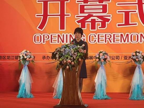 顺德区副区长招霞红发表讲话