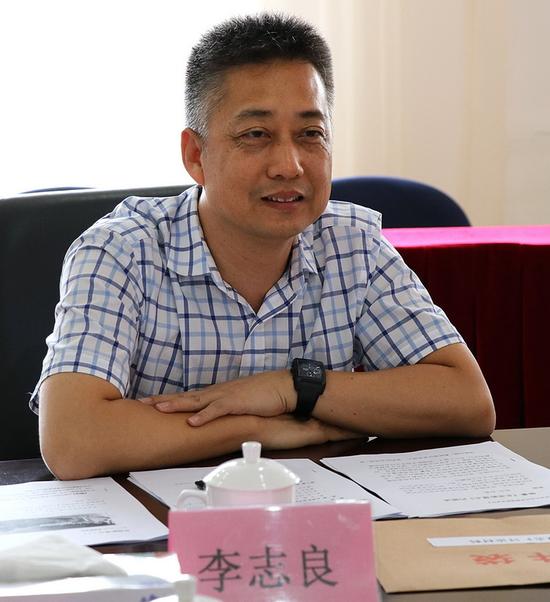 市摄影家协会 主席李志良主持会议