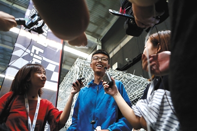 8月24日,李坤煌在无人机竞速预赛中打破全国纪录。