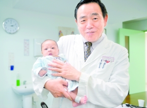 2月大的女婴小周成功“补心”,目前恢复良好。