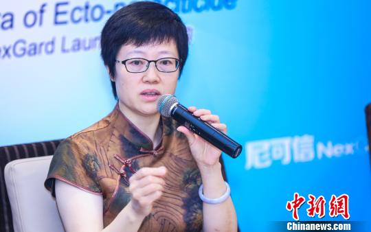 图为美联众合动物医院学科带头人、北京小动物诊疗行业协会常务理事刘欣 董子畅 摄