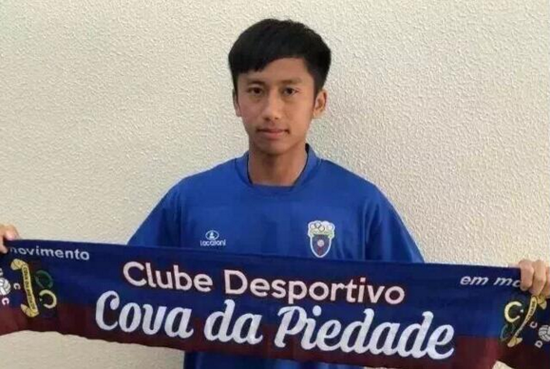 佛山18岁少年梁锦辉加盟葡萄牙甲级联赛足球