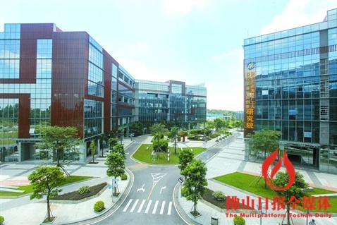 广工大研究院是南海重要的创客基地。南海将依托现有研究平台,建立机器人主题创客空间和孵化器。/佛山日报记者王伟楠摄