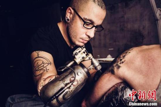 首支假肢纹身枪臂