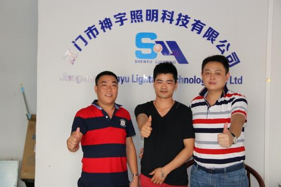 走访理事单位:神宇照明总经理温宇(中)