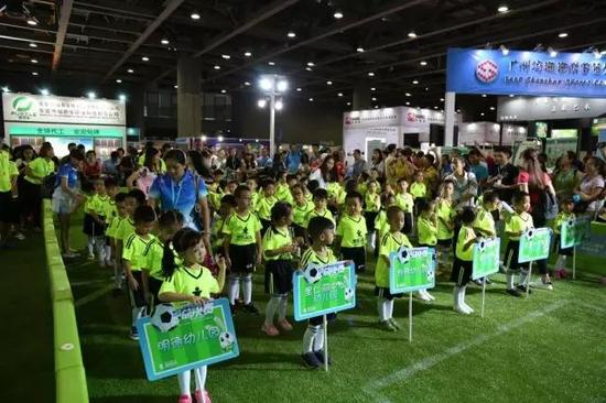广东首届幼儿欢乐足球邀请赛总决赛开赛 3队伍
