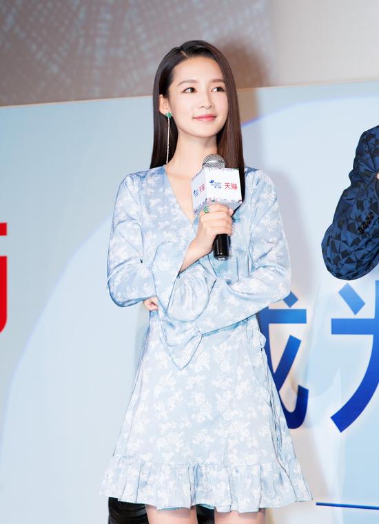 海飞丝香氛女神李沁出席发布会