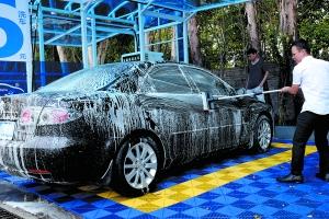 车主现场体验自助洗车