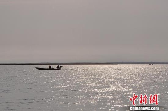 内蒙古东居延海面积增至近一百年来最大。　袁梅 摄