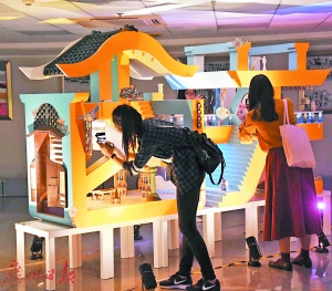 孩子们用3D打印呈现出迷人的老西关风情。 　　广州日报全媒体记者 黎旭阳 摄