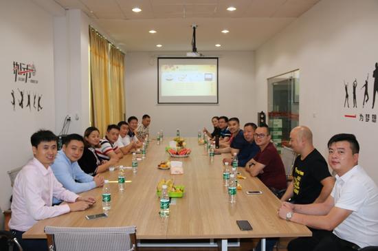 中山市湖南商会LED专业委员会到瑞麒照明走访