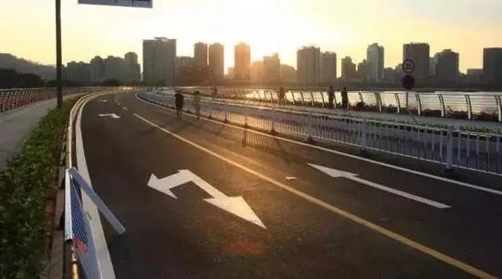 新月桥