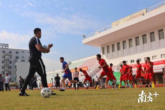 汕头雄狮职业足球队成立 火力全开备战省足协