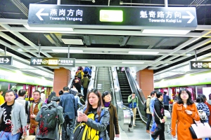 广佛地铁七岁了，日均客流达30万人次。广州日报全媒体记者高鹤涛 摄