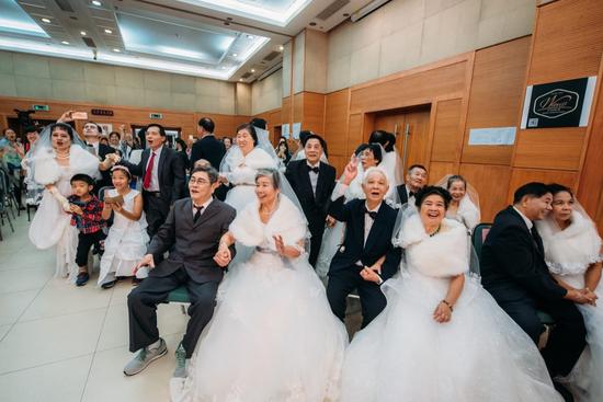 广州人的金婚故事:爱情就是牵着你走过人生六